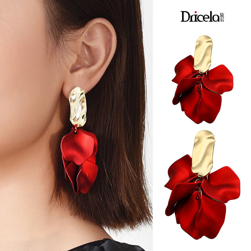 Dairuo Red Earrings without Piercings, Large Earrings for Women, Elegant And Unique, Exaggerated Earrings, High-End Autumn And Winter New Year Festive Accessories