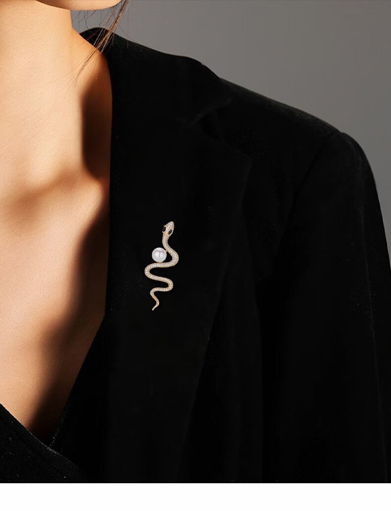 Qlady Elegant Snake Brooch, High-End Women's Brand Corsage, Niche Design Anti-Exposure Pin, Suit Accessory, Birthday Gift 3