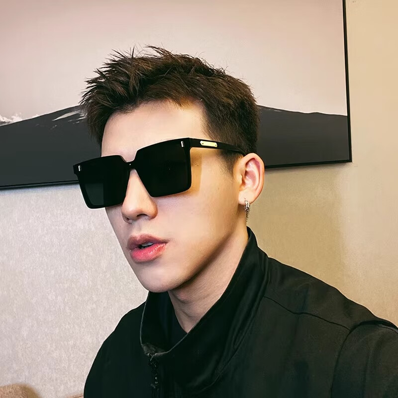 LESCA LUNETIER Simple Square Sunglasses, Trendy Men's Style, High-Definition Driving UV Protection Sunglasses for Women, Glossy Black 2