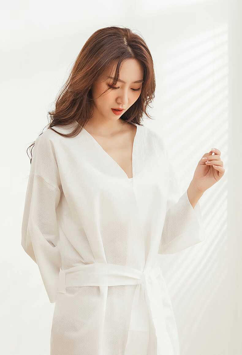 JOYTOUR Disposable Bathrobe Cotton Washless Pajamas Unisex Travel Hotel Sauna Steam Bath Essential for Men And Wome 14