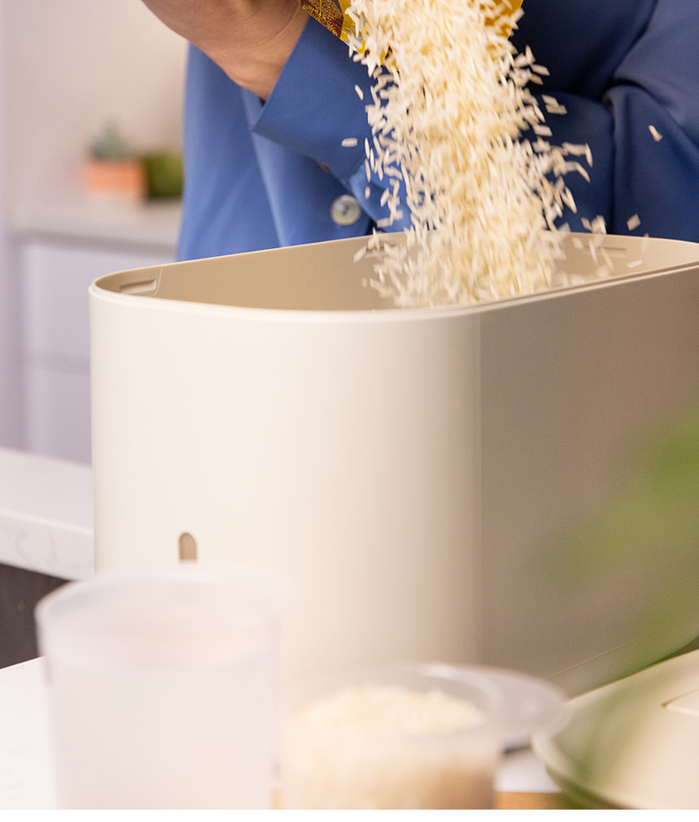 Zuutii Canadian Rice Container, 5KG Rice Bucket, Sealed Kitchen Storage Container, Rice Storage Box, Cold Smoke Ash 5