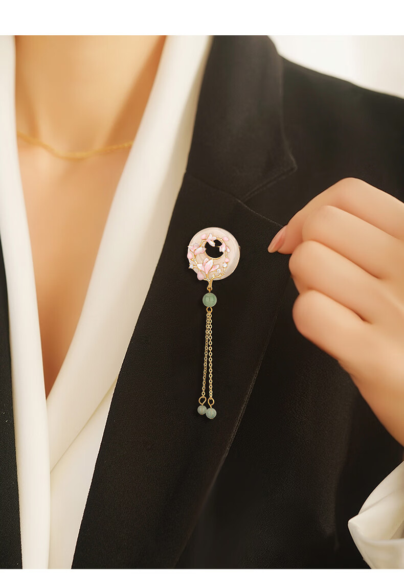 Qlady Magnolia Flower Brooch, High-End Women's Brand Corsage, Chinese Style Cheongsam Accessory, Anti-Exposure Buckle, Birthday And New Year Gift 9