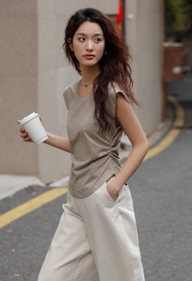 DME Sleeveless T-Shirt with U-Neck Design, Waist-Cinching, Comfortable, Slightly Hot, Slim-Fit Tee, Milk Coffee Color, Size S 4