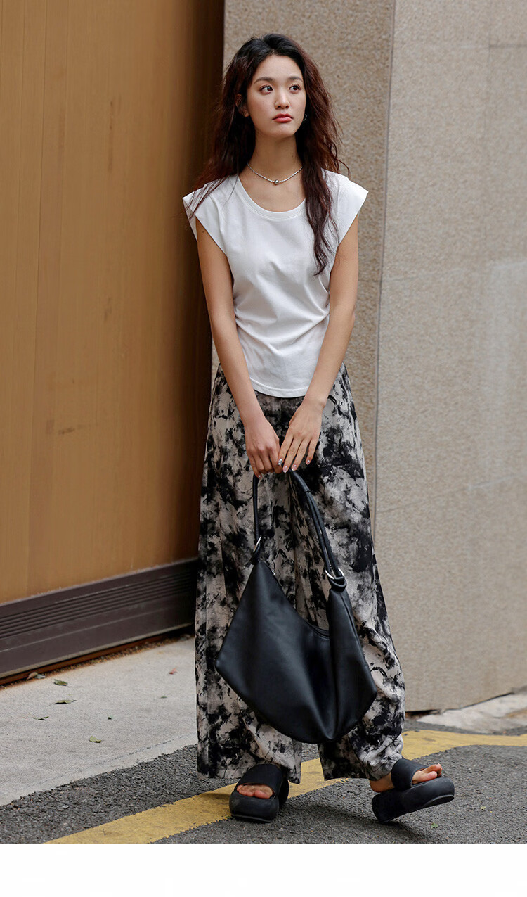 DME Sleeveless T-Shirt with U-Neck Design, Waist-Cinching, Comfortable, Slightly Hot, Slim-Fit Tee, Milk Coffee Color, Size S 14