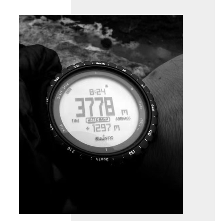 SUUNTO CORE All-Black Classic Outdoor Sports Watch, Multifunctional Compass, Hiking And Mountaineering Smartwatch 10