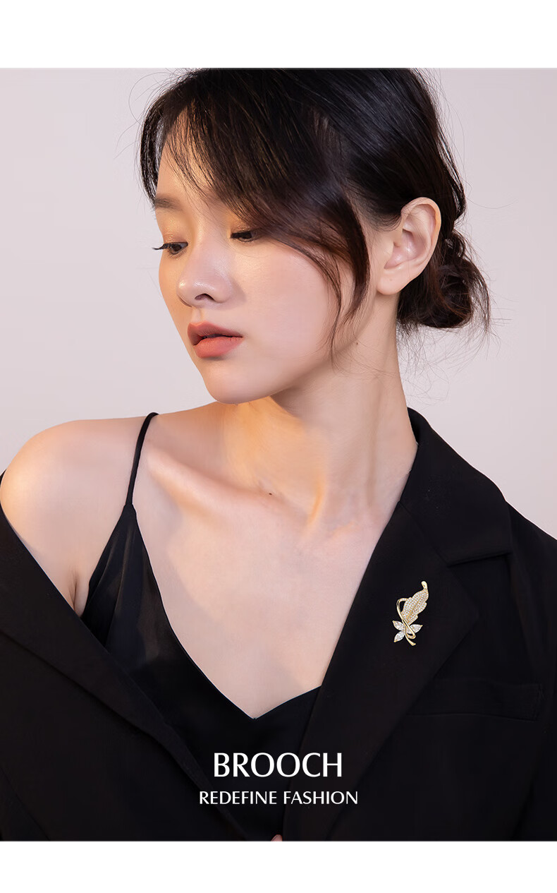 Qlady Feather Brooch, High-End Luxury Exquisite Corsage for Men And Women, Anti-Exposure Pin, Scarf Buckle, Mid-Autumn Festival Birthday Gift 3