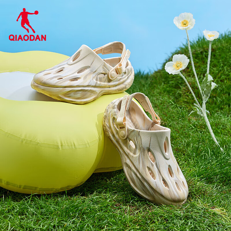 QIAODAN Breathable Cloud Hole Shoes, Men's Casual Beach Shoes, Outdoor Sandals