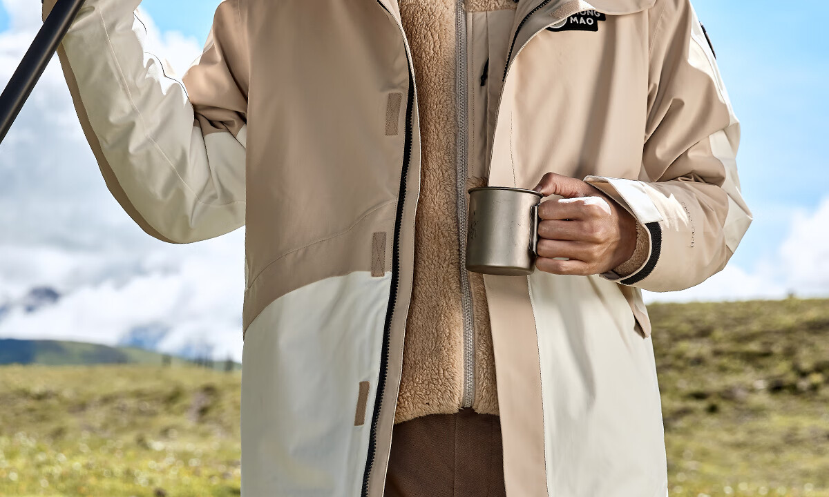 CAMEL Water-Resistant, Oil-Proof, And Waterproof Three-In Hiking Jacket A6B018 Light Mocha Cloud White Men's And Women's Style S 21