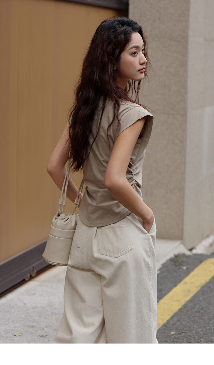 DME Sleeveless T-Shirt with U-Neck Design, Waist-Cinching, Comfortable, Slightly Hot, Slim-Fit Tee, Milk Coffee Color, Size S 10