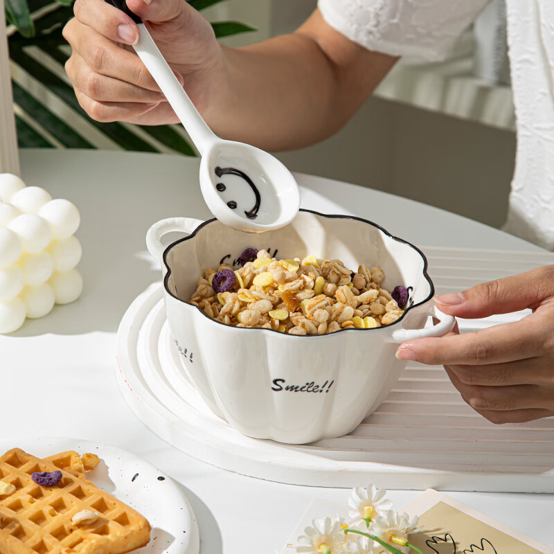 CERAMICS Double-Handled Ceramic Bowl with Spoon Set, Soup Bowl, Noodle Bowl, Aesthetically Pleasing Breakfast Bowl, Smiley Face Design, 6-Inch Double-Handled Bowl + Twisted Spoo