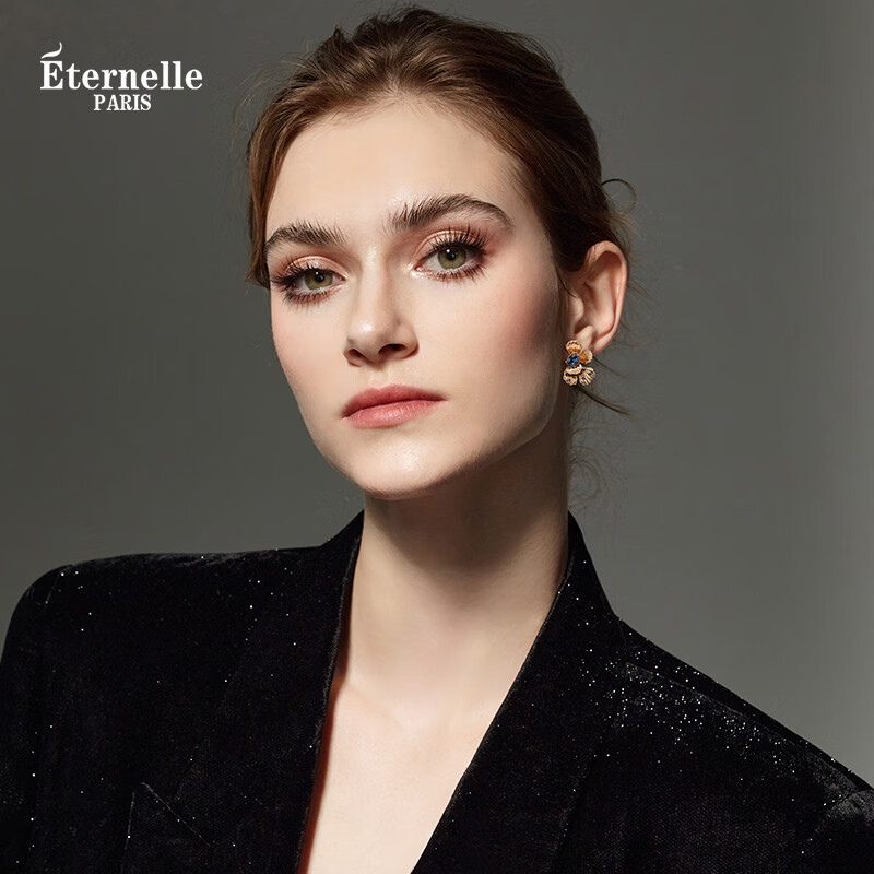 Eternelle French Eternal European Vintage Stud Earrings, High-End Light Luxury Fashionable Earrings, Elegant Versatile Ear Jewelry, Blue