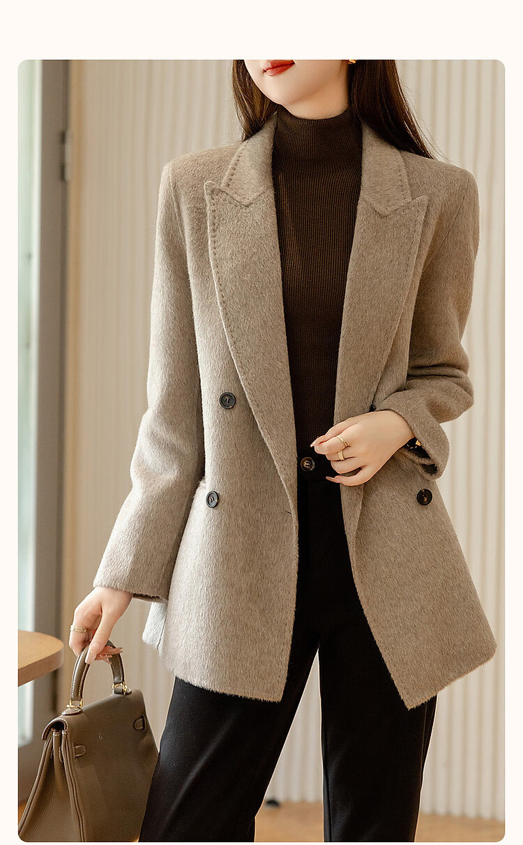Dme [Elegant Aesthetics] Winter New Slim Fit Long Sleeve Double-Breasted Shearling Wool Short Coat for Women 1