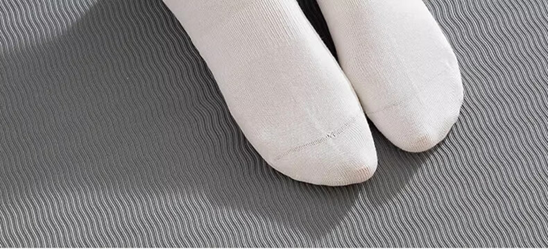 LangSha Yoga Socks for Women, Mid-Calf Sports Fitness Socks, Non-Slip Socks, Pilates Dance Socks, Silicone Floor Socks 18