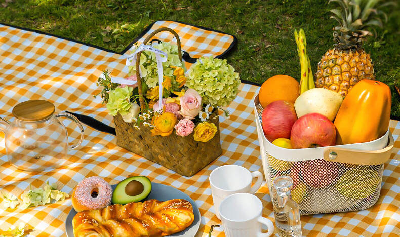Deli Picnic Mat, Outdoor Thickened Moisture-Proof Mat, Oxford Cloth Portable Tent Mat, Beach Mat, Medium Size, Gree 2