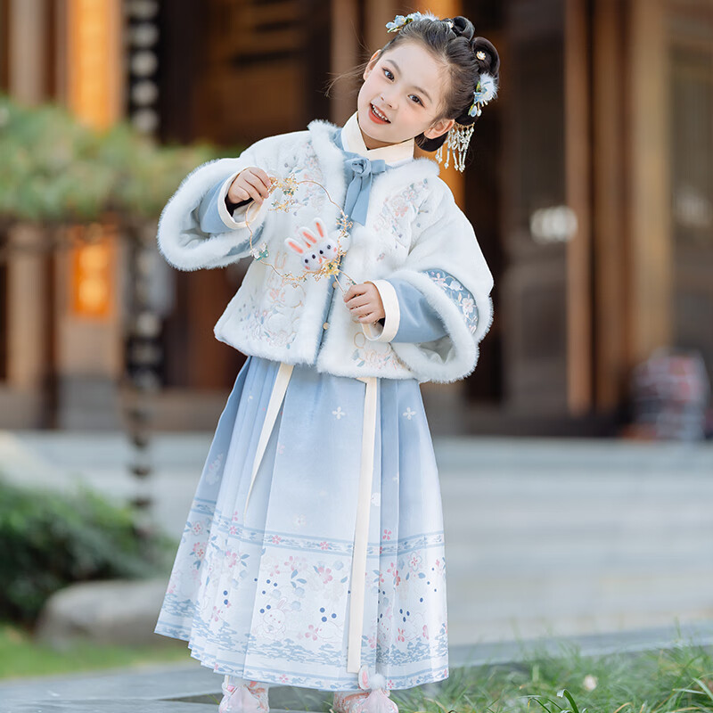 Qibo Girls' New Year Outfit, Winter Children's Hanfu 2026 New Style Ming Dynasty Greeting Costume, Moon White Star Xingxi, Size 150