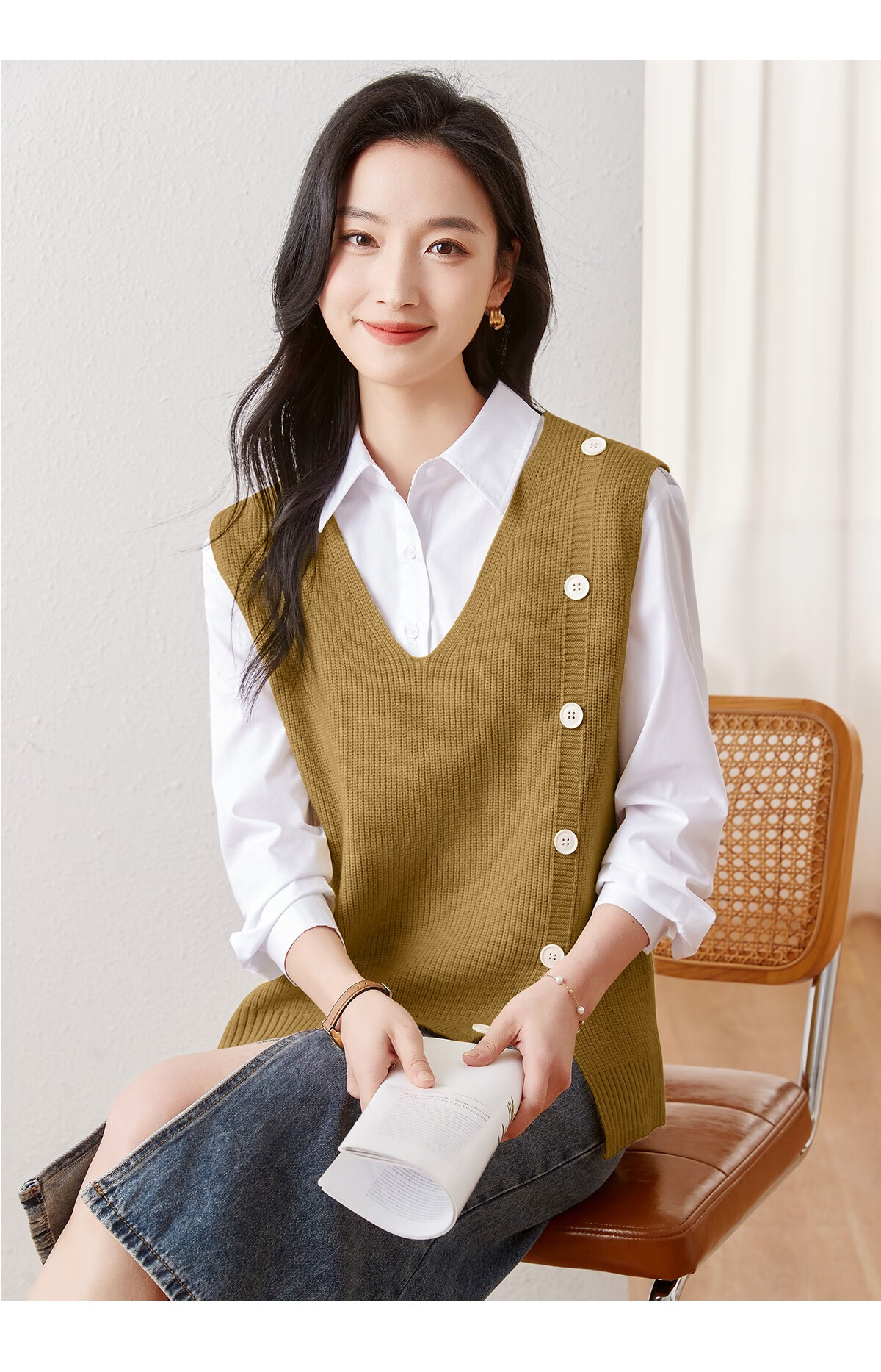 Chushen Spring and Autumn Women's Knitwear Fashion Versatile V-Neck Layered Knit Vest S141Z5023 31