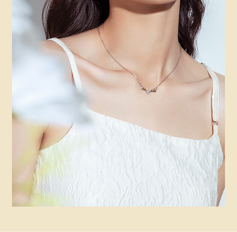 GLTEN Swarovski Zirconium Deer Pendant Necklace for Women, Birthday Gift, Light Luxury Niche Present for Girlfriend 3