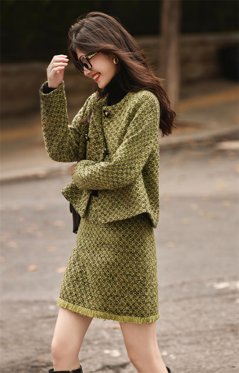 Dme [Elegant Chanel-Style] Winter New Round Neck Button-Up Long-Sleeve Top, High-Waist Skirt Set for Women, Fashionable Two-Piece Outfit 11