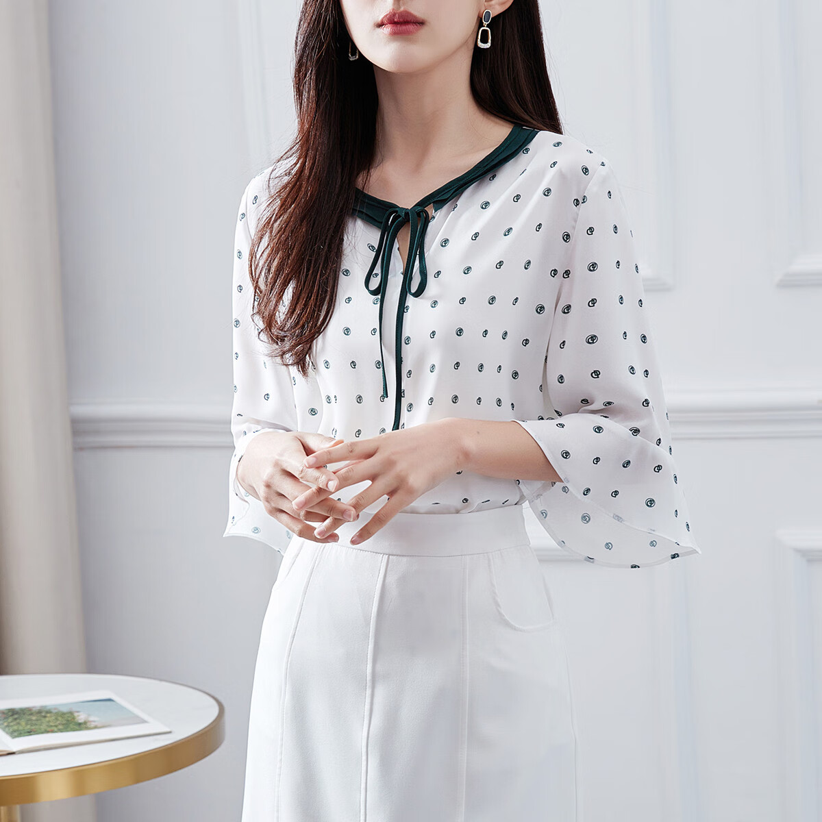 Dme Contrast Color Lace Trim Three-Quarter Sleeve Blouse Fashion Design Versatile Casual Shirt for Women, Off-White, Size S