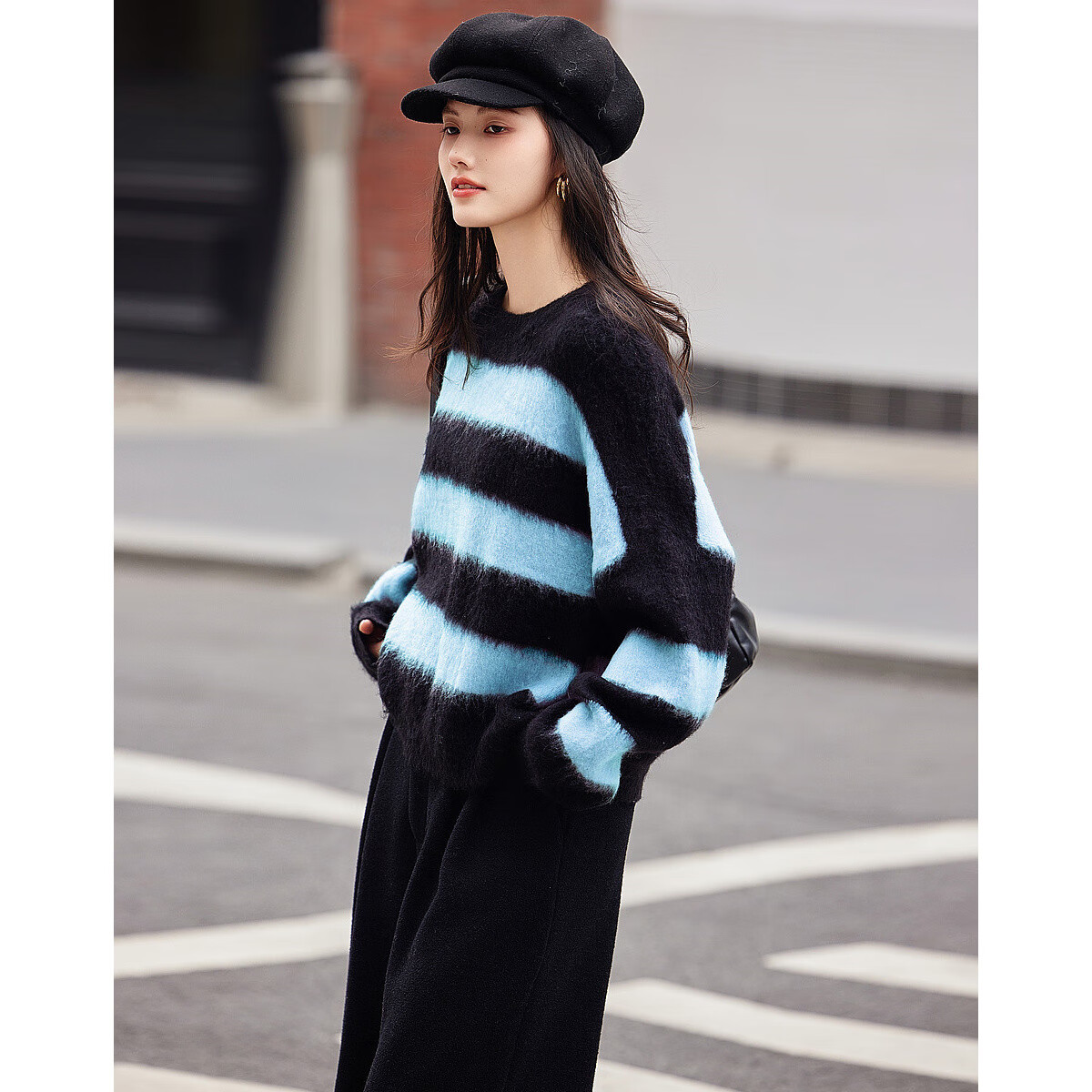 Dme Fashionable Casual Style Winter Round Neck Raglan Sleeve Faux Fur Striped Elegant Color-Block Knit Sweater Women's Top, Blue, M
