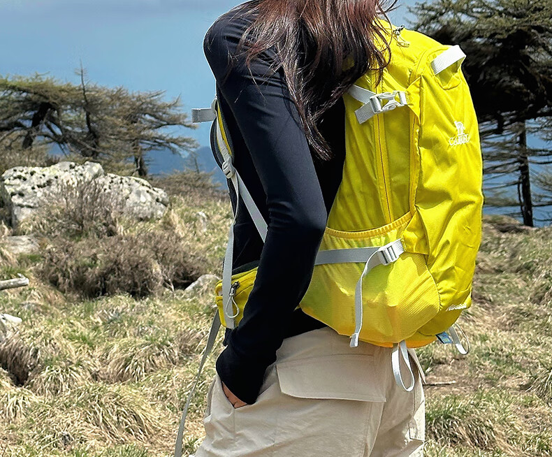 CAMEL Dawn Outdoor Lightweight Hiking Backpack, Sports Camping Leisure Travel Mountaineering Pack, Lemon Yellow 2