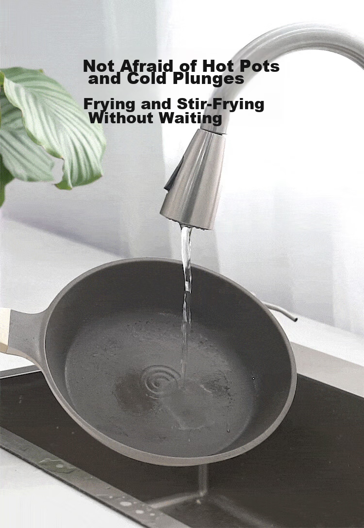 Red Kitchen Titanium Non-Stick Ceramic Frying Pan for Home Use, 26cm, Suitable for Eggs And Steak, Compatible with Induction And Gas Stoves 24