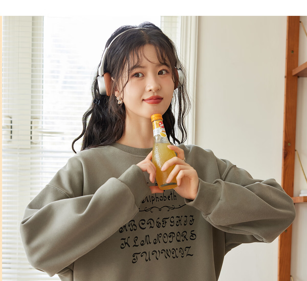 Halo Queen Women's Sweatshirt, Spring And Autumn Round Neck, Letter Print, Fashionable Versatile Comfortable Casual Pullover Top, New Product H143W1028 65
