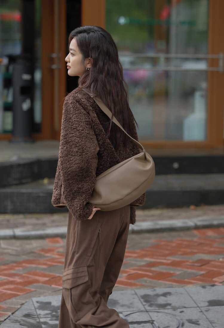 Dme Vintage Plush Jacket Autumn And Winter Style Irregular Arc Zipper Faux Sherpa Coat for Women Coffee Color L 6