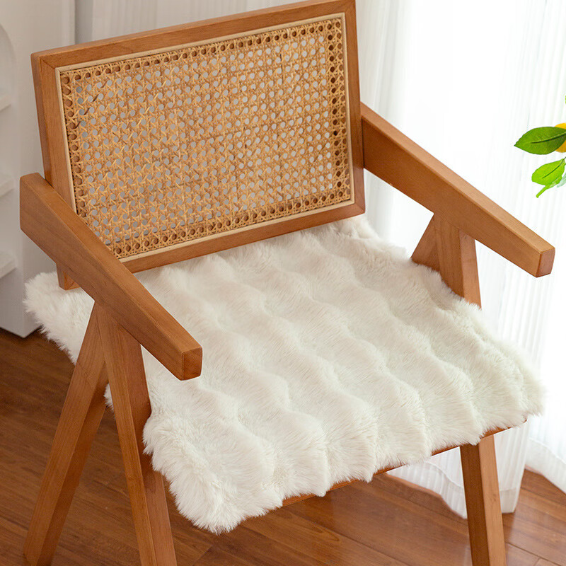 GREAT LIFE Winter Plush Car Seat Cushion, Internet-Famous Butt Pad, Rabbit Fur Plush, Warm Dining Chair Pad, Office Long-Sitting Seat Cushion, Beige