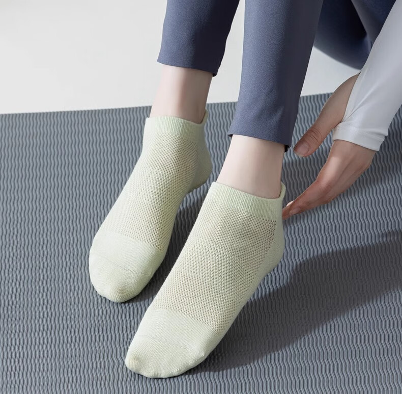 LangSha Professional Yoga Socks for Women, Non-Slip Pilates Socks for Beginners, Specialized Floor Exercise And Dance Socks 4