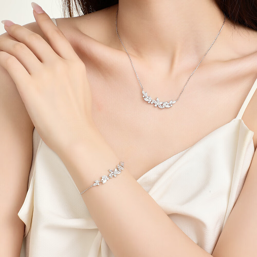 CHOW TAI SENG Smiling Wisteria Flower Bracelet, Pure Silver, Luxurious Niche Design, Elegant Hand Jewelry, Birthday Gift for Girlfriend