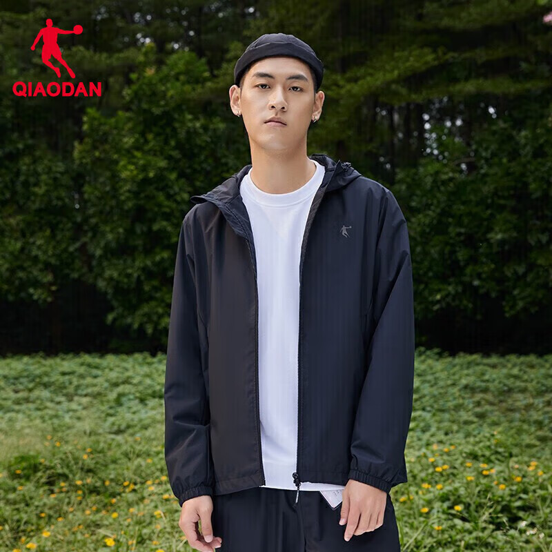 QIAODAN Men's Sports Jacket, Autumn Hooded Windproof Coat, Casual Jacket, Triple-Protection Commuter Outdoor Soft Shell Jacket for Me