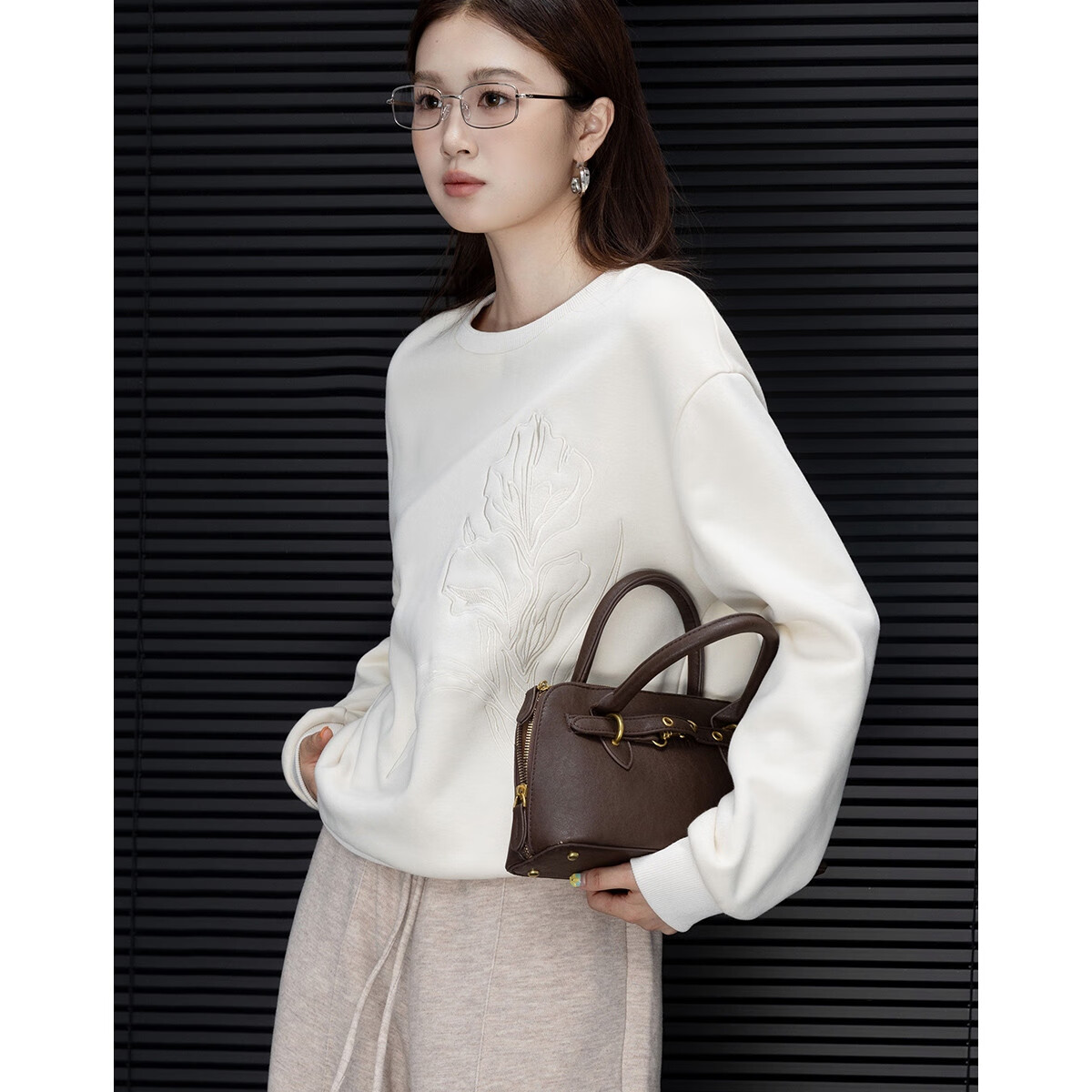 Demana [350G Fleece] Winter Lazy Style Embroidered Loose Fit Round Neck Sweatshirt for Women