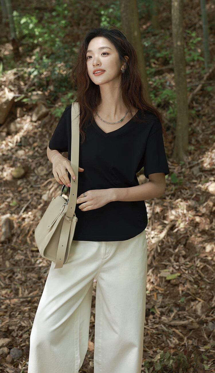 DME Basic V-Neck T-Shirt, Collarbone-Revealing, Slim Fit, Structured Design, Versatile Short Sleeve Top for Women, Black, M 2
