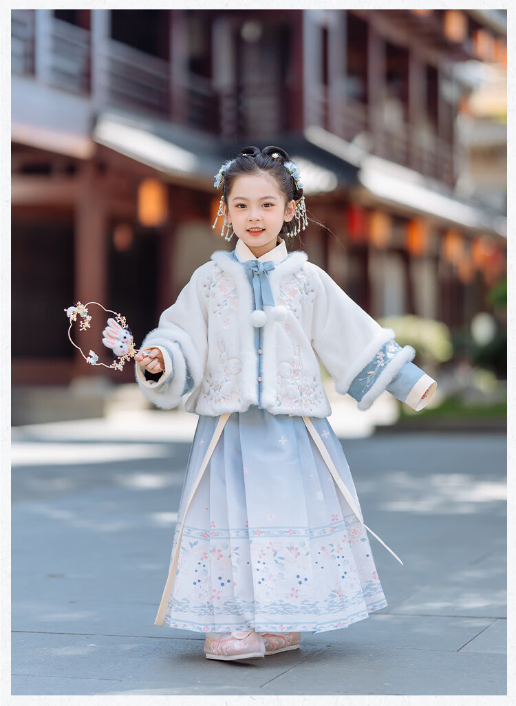 Qibo Girls' New Year Outfit, Winter Children's Hanfu, 2026 New Style Ming Dynasty Greeting Costume, Moon White Star, Size 100 18
