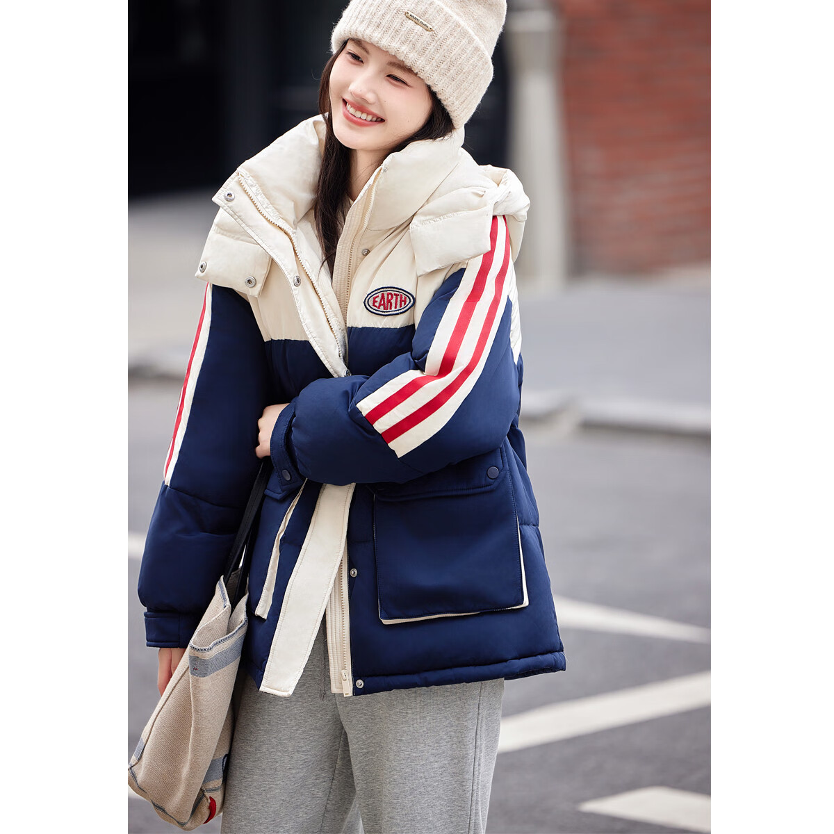 Dme [Xueji Lian Dong] Winter Warmth 90% Duck Down Hooded Windproof Stand Collar Contrasting Color Letter down Jacket Women's Coat