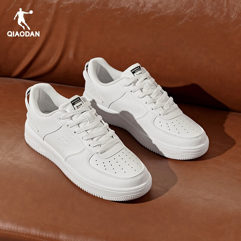 QIAODAN Men's Shoes, Summer Lightweight Breathable Sneakers, Sports Shoes, Air Force One Casual Versatile Thick-Soled Height-Increasing White Shoes