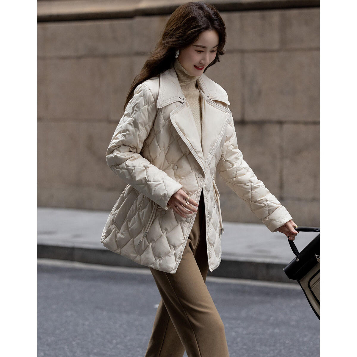 Dme [Warm And Cozy] Winter Lightweight Fluffy 90% Duck down Jacket with Elegant Lapel Collar And Short Style Women's Coat