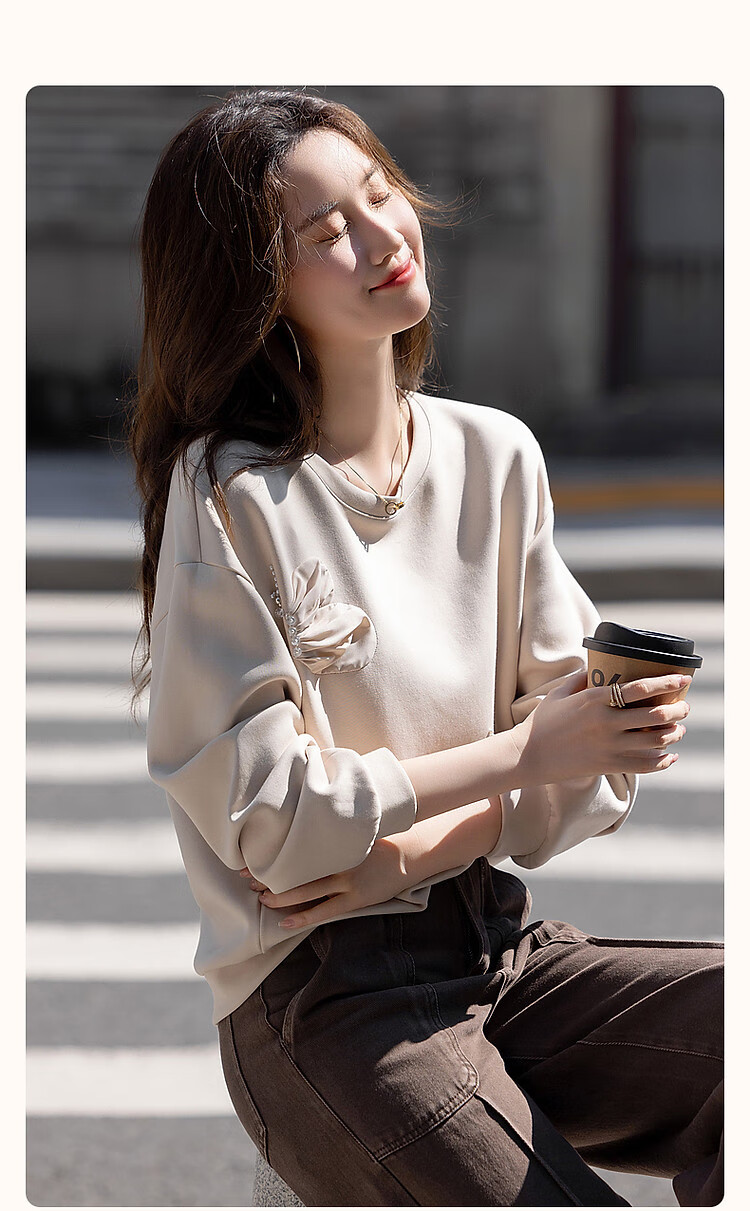 DME 350G Air Layer Spring 3D Butterfly Patch Beaded Loose Fit Flesh-Hiding Women's Sweatshirt 1