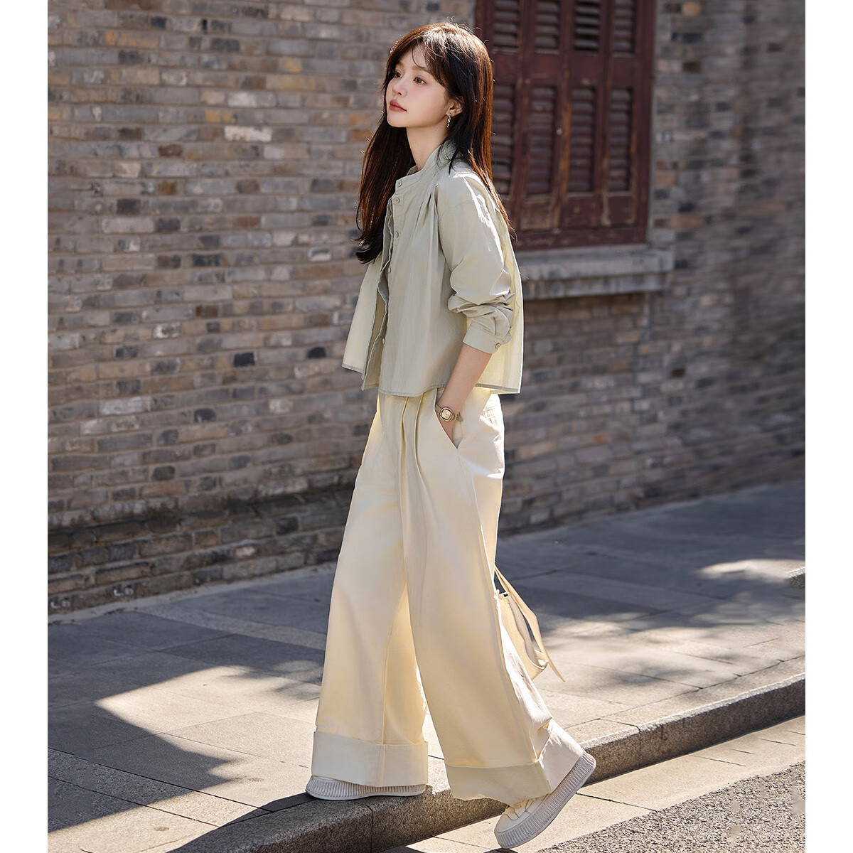 Mt [Random Time] Spring Elegant Small Stand Collar Design Gray Short Casual Shirt