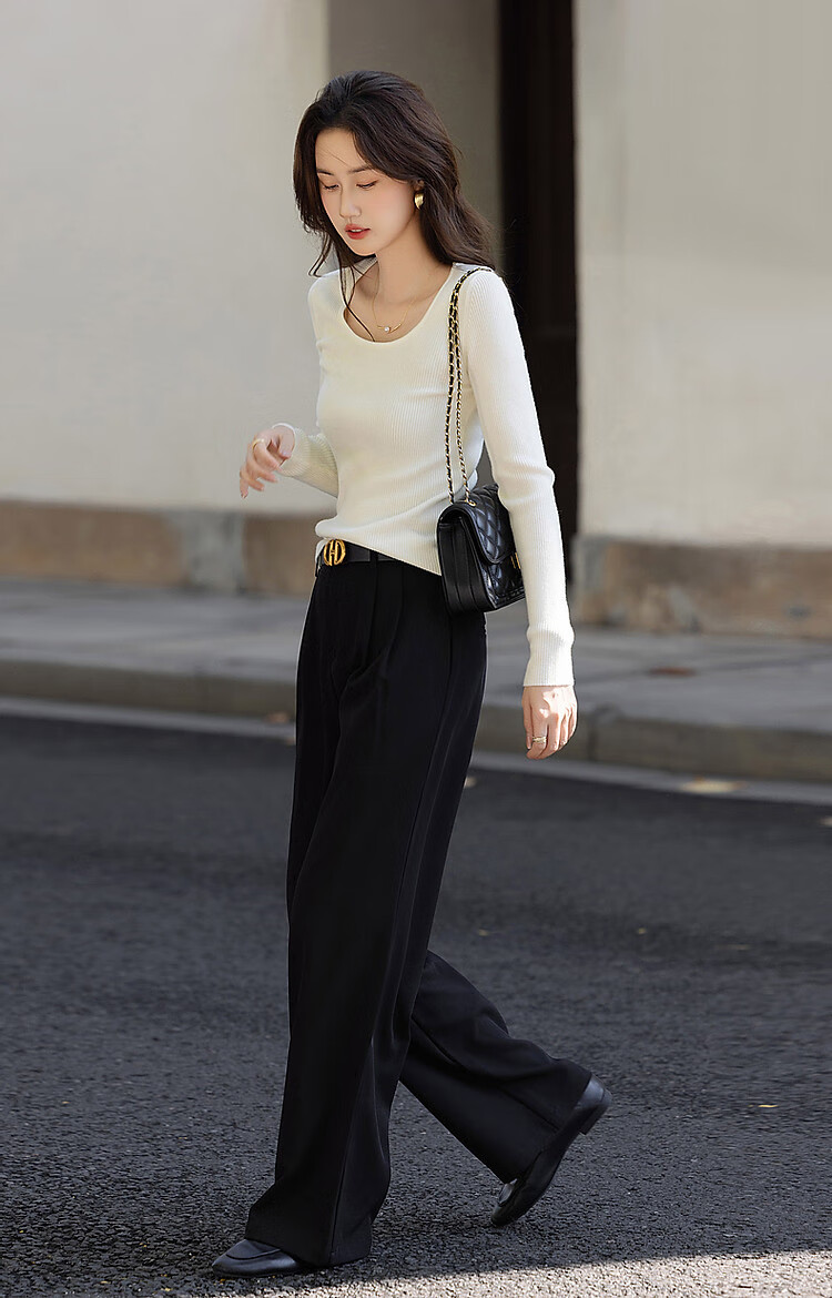 DME Winter Port Style Low Round Neck Slim Fit Concealing Long Sleeve Knit Top for Women Off-White M 22