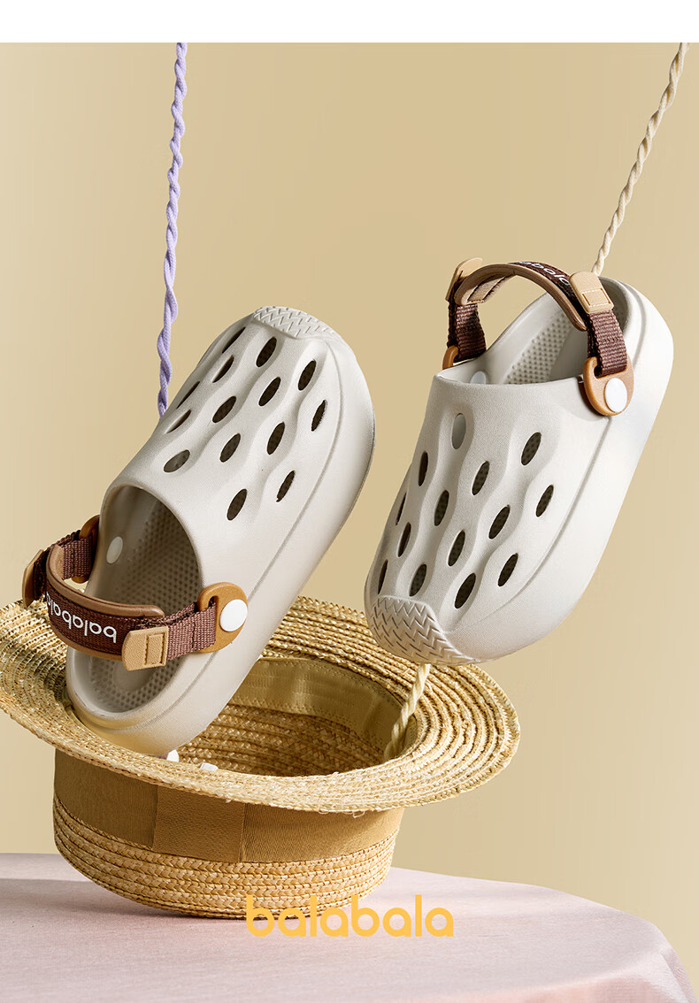 BALABALA Children's Perforated Shoes, New Summer Style, Boys' Non-Slip Sandals, Outdoor Wear, for Older Children, Indoor Girls' Soft-Soled Beach Shoes 18