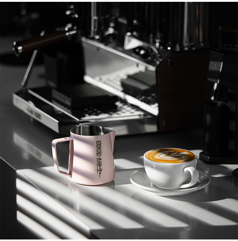MHW-3BOMBER Gradient Pink Bomber 5.0 Latte Art Pitcher Crocodile Mouth Pointed Round Spout Professional Barista Milk Frothing Pitcher 16