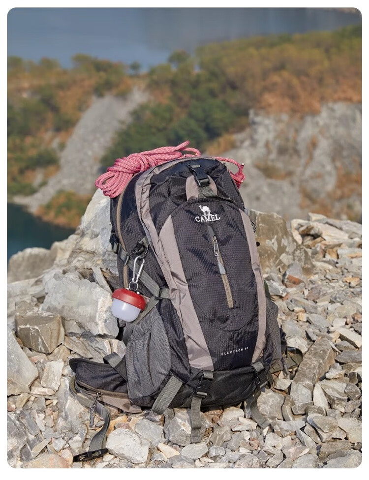 CAMEL Outdoor Hiking Backpack, Travel Lightweight Large Capacity Backpack, Cycling Running Bag for Men And Women, 1F01018B Light Khaki 28