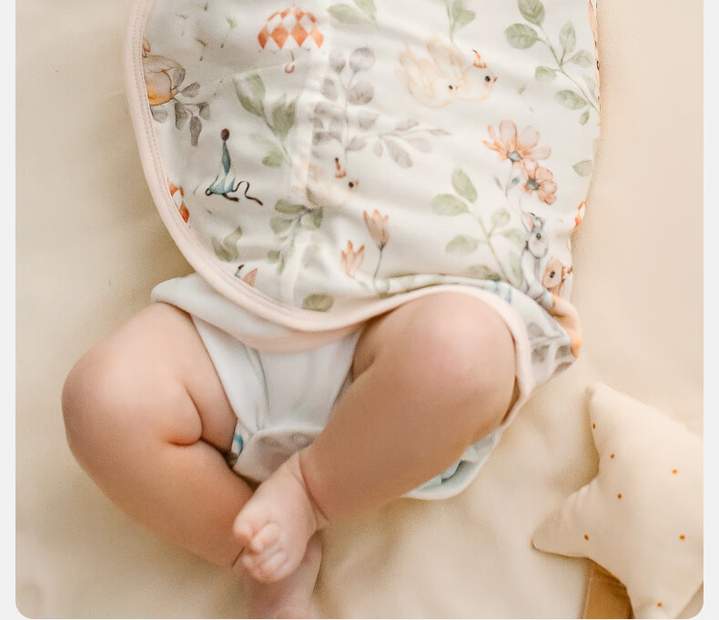 EMXEE Baby Anti-Startle Swaddle, Summer Newborn Infant Swaddling Blanket, Sleeping Bag for All Seasons, Dream Playground Design, 30x74cm 12