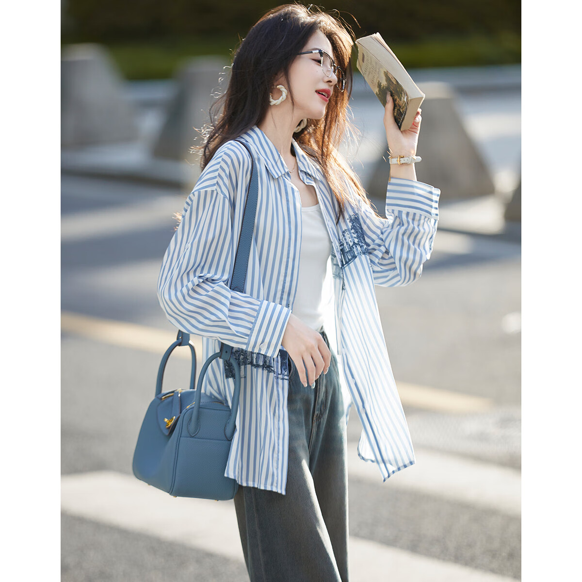 Dme [City Stroll] Spring And Autumn Artistic Striped Architectural Print Shirt, Drop Shoulder Comfortable Slim-Fit Blouse, Women's Top