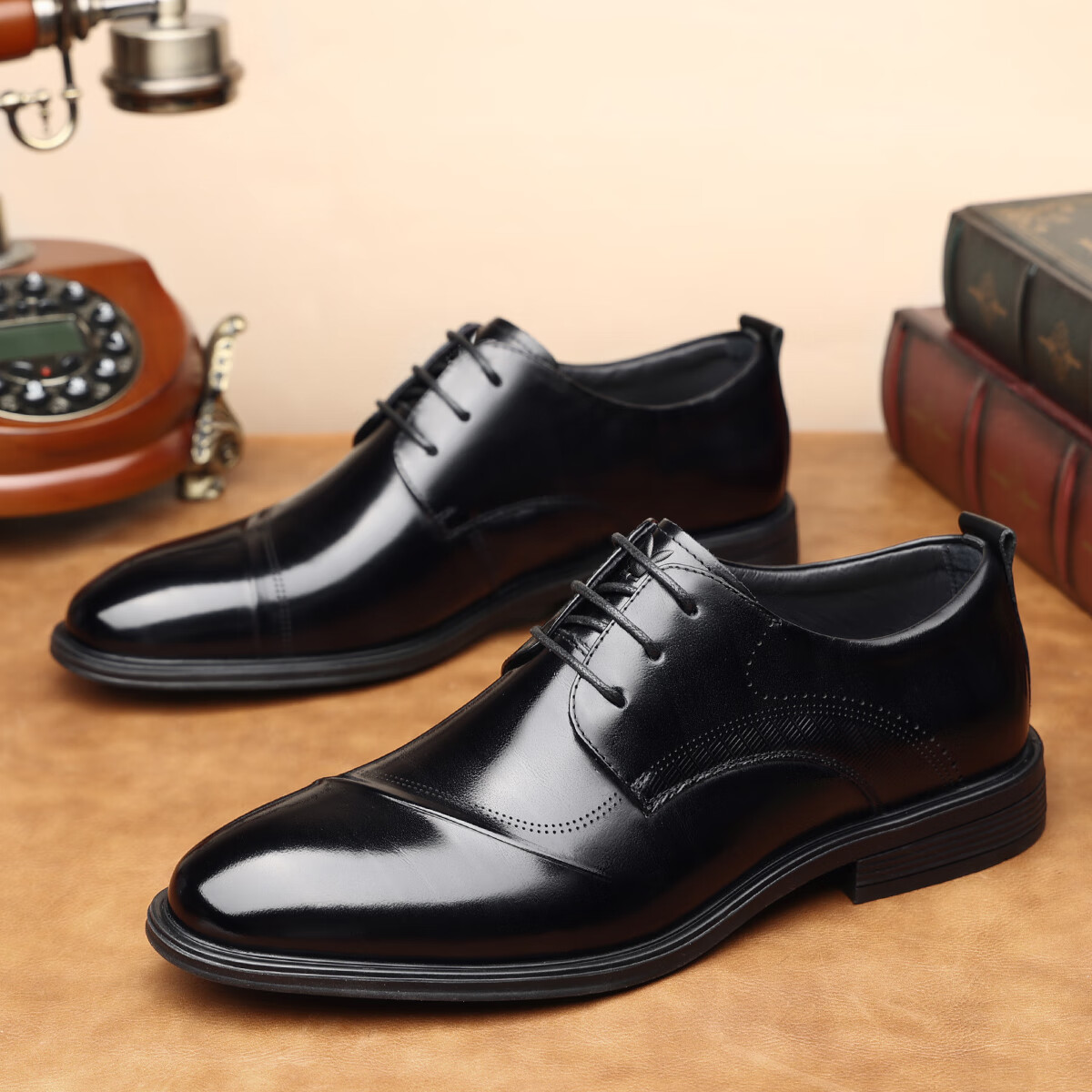 PLAYBOY Men's Leather Shoes, British Trendy Pointed Toe Lace-Up Formal Business Shoes for Groomsmen And Wedding Attire, Black, Size 40