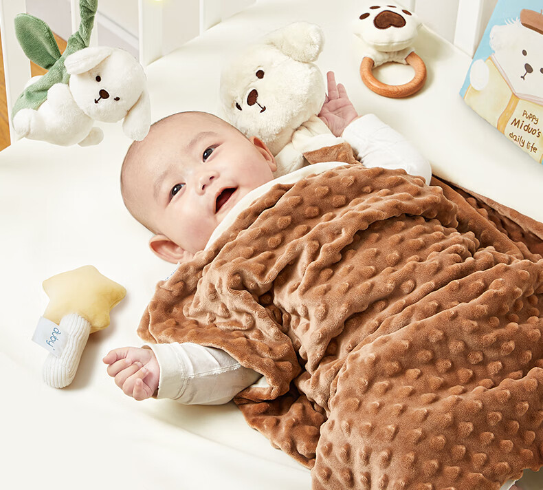 Auby Newborn Welcome Gift Box Practical Baby Toys Including Bean Blanket, Cloth Book, Rattle, Bed Hanging, Comforting Dolls, Full Moon Gift 7