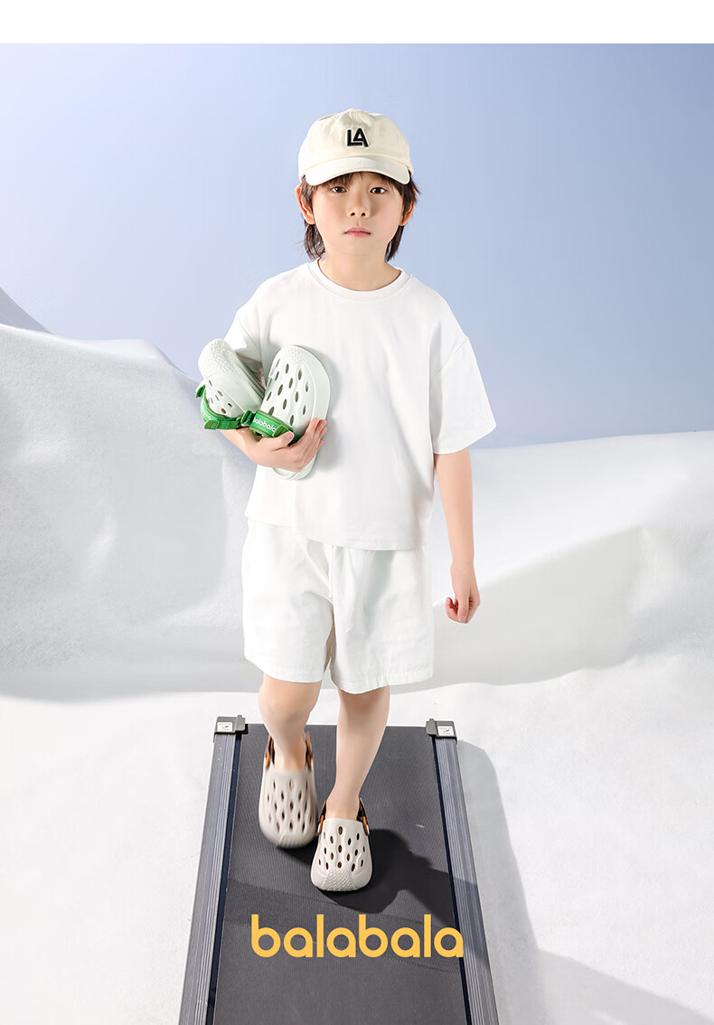 BALABALA Children's Perforated Shoes, New Summer Style, Boys' Non-Slip Sandals, Outdoor Wear, for Older Children, Indoor Girls' Soft-Soled Beach Shoes 11