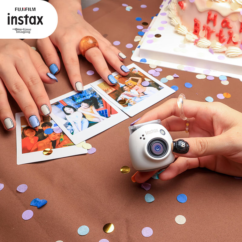 INSTAX...